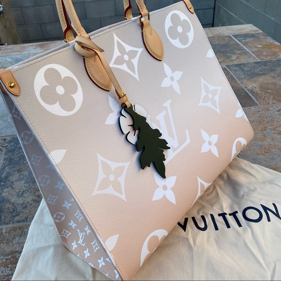 SOLD Louis Vuitton By The Pool Onthego GM Giant Monogram Tote - Picture 3 of 16
